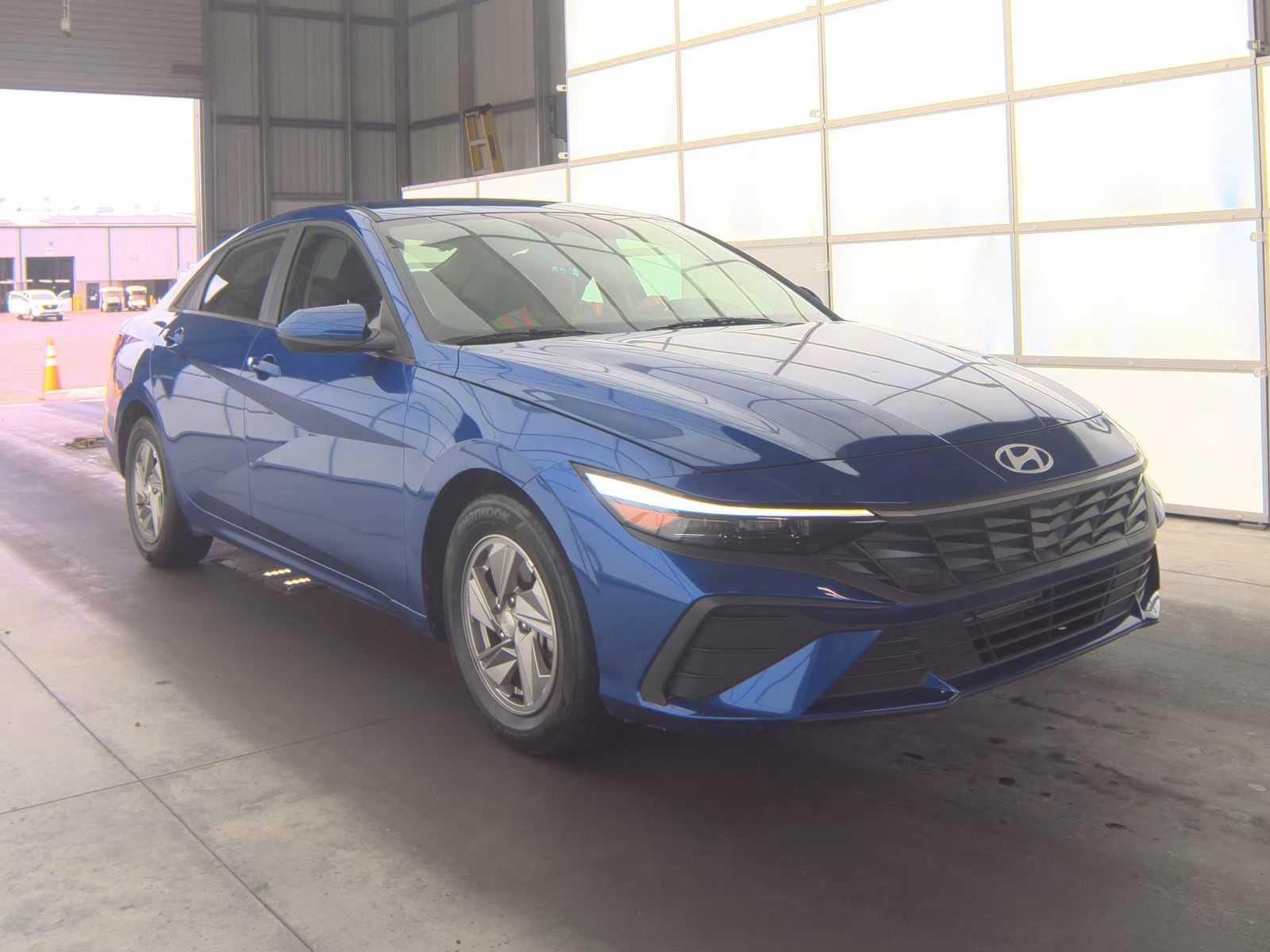 Used 2025 Hyundai Elantra SE Sedan