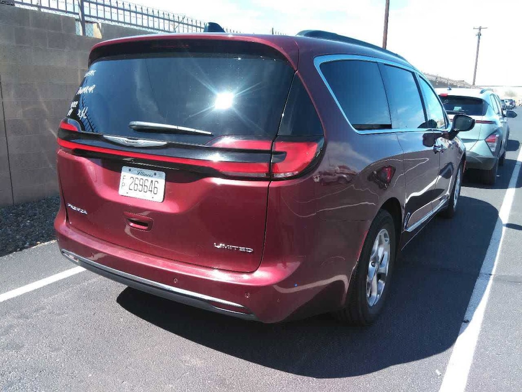Used 2023 Chrysler Pacifica Limited Van Passenger Van