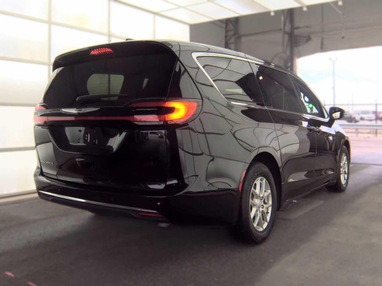Used 2026 Chrysler Pacifica Select Van Passenger Van