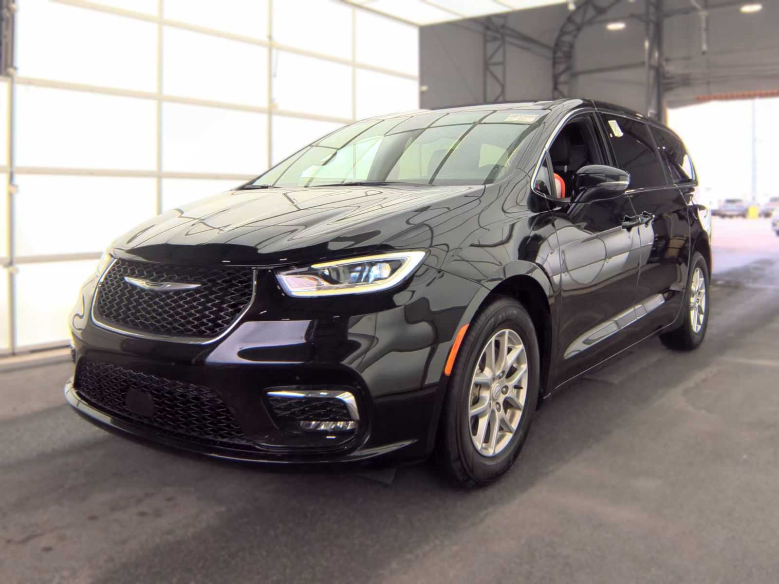 Used 2026 Chrysler Pacifica Select Van Passenger Van