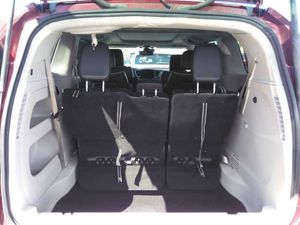 Used 2023 Chrysler Pacifica Limited Van Passenger Van