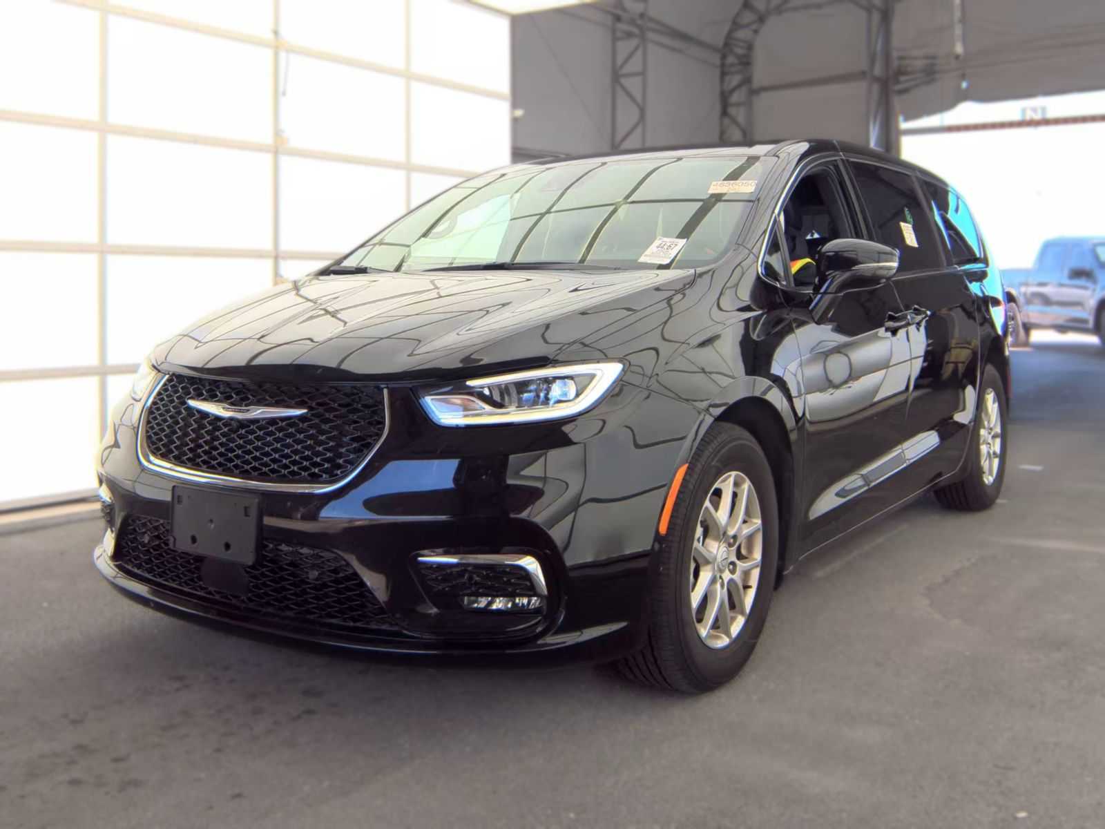 Used 2026 Chrysler Pacifica Select Van Passenger Van