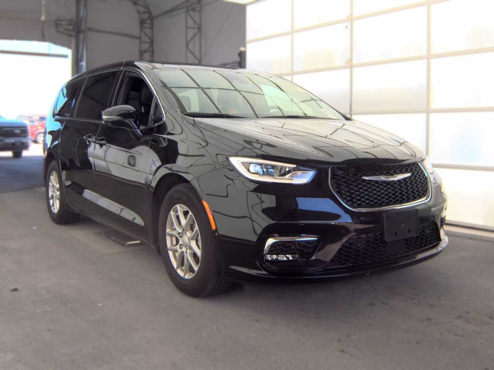 Used 2026 Chrysler Pacifica Select Van Passenger Van