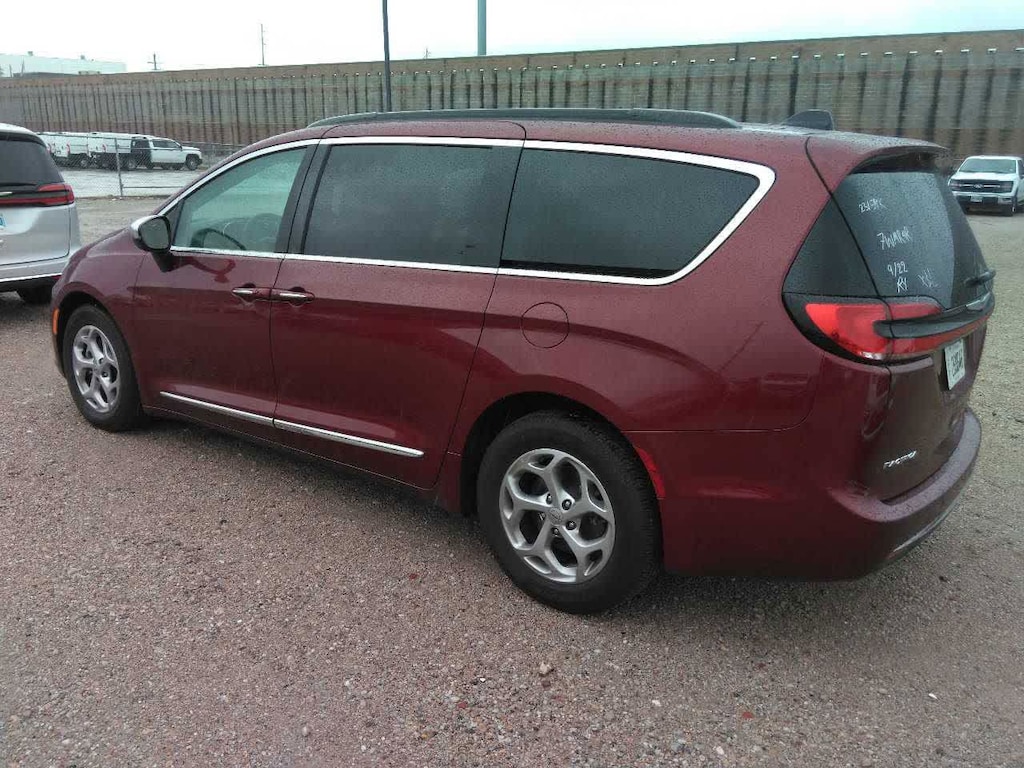Used 2023 Chrysler Pacifica Limited Van Passenger Van