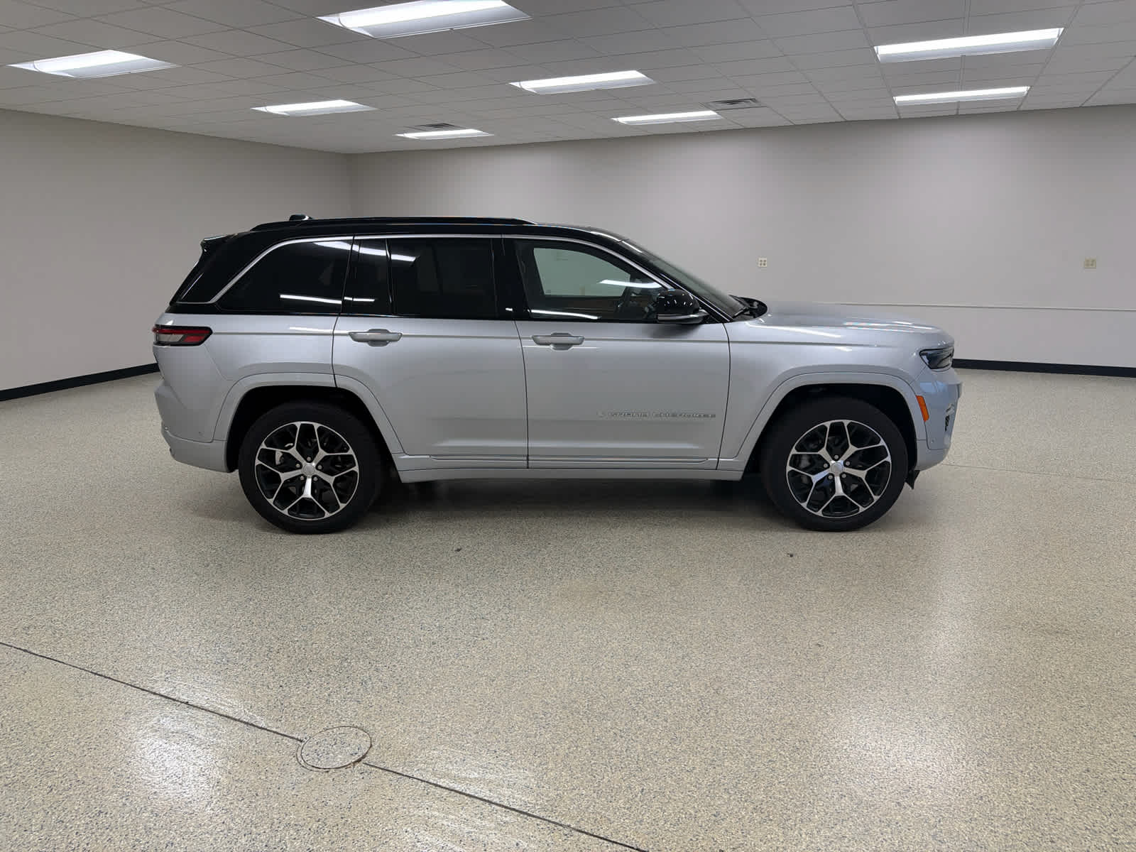 Used 2025 Jeep Grand Cherokee Summit Reserve 4x4