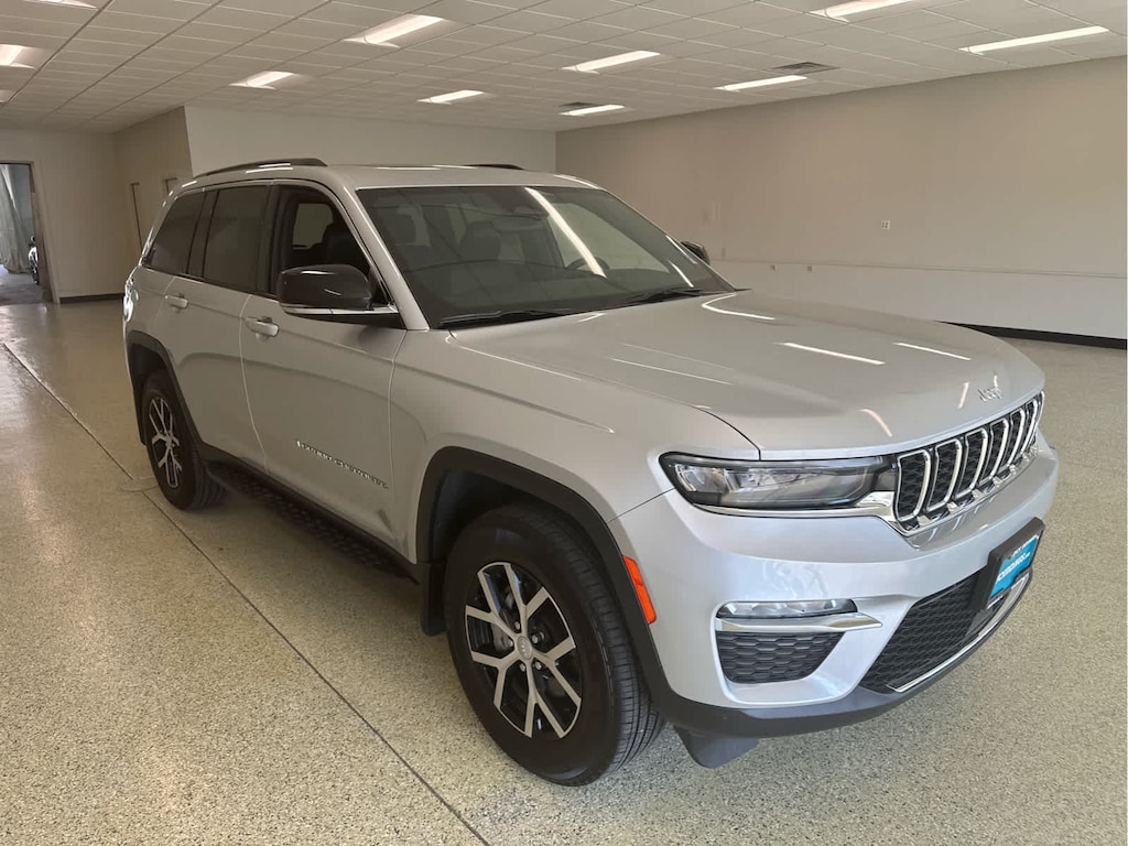 Used 2024 Jeep Grand Cherokee Limited 4x4