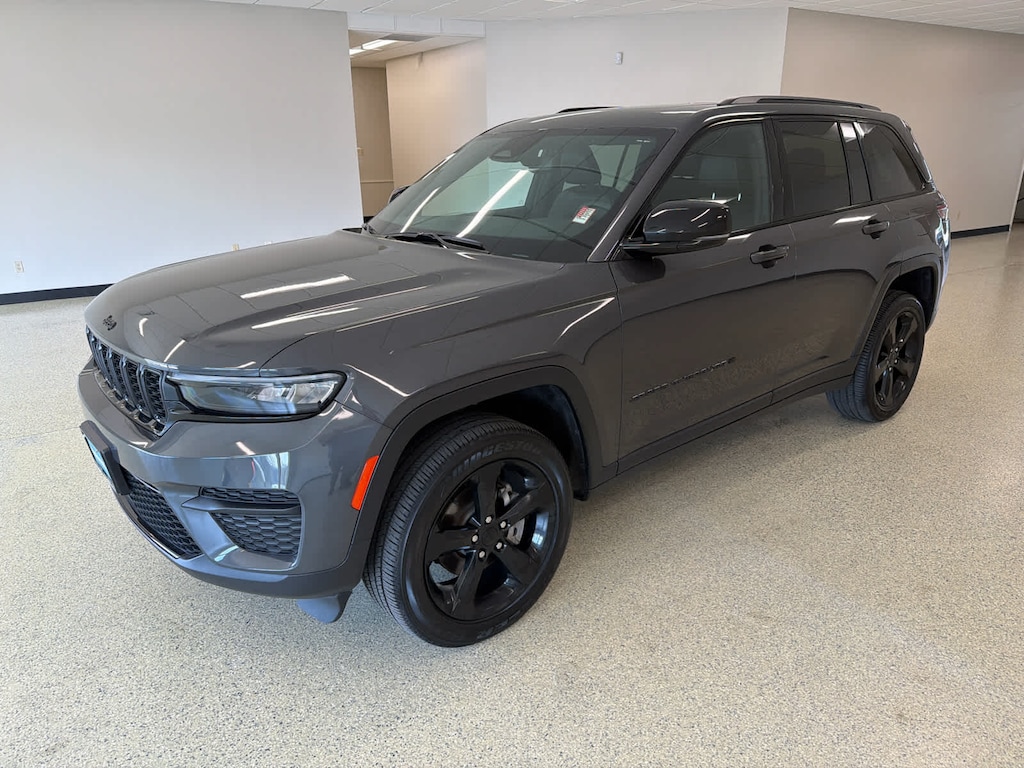 Used 2024 Jeep Grand Cherokee Altitude X 4x4
