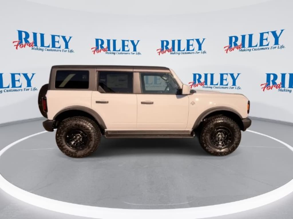 New 2026 Ford Bronco Outer Banks SUV