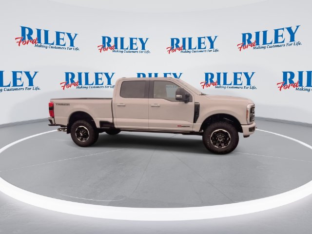 2026 Ford F-250 Super Duty Platinum - Photo 9
