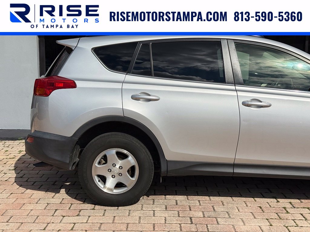 2015 Toyota RAV4 LE - Photo 7