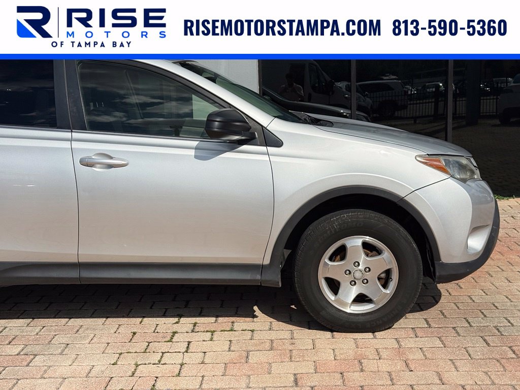 2015 Toyota RAV4 LE - Photo 8