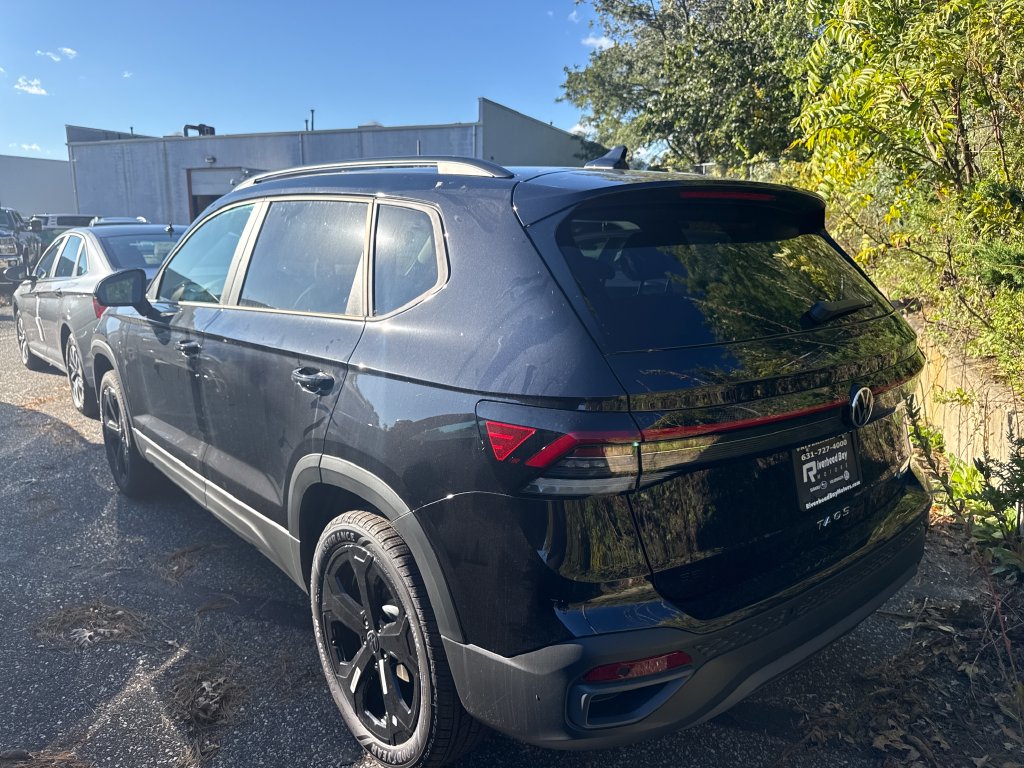 2027 Volkswagen Taos 1.5T SE Black SUV for Sale in Long Island at Riverhead Bay Volkswagen