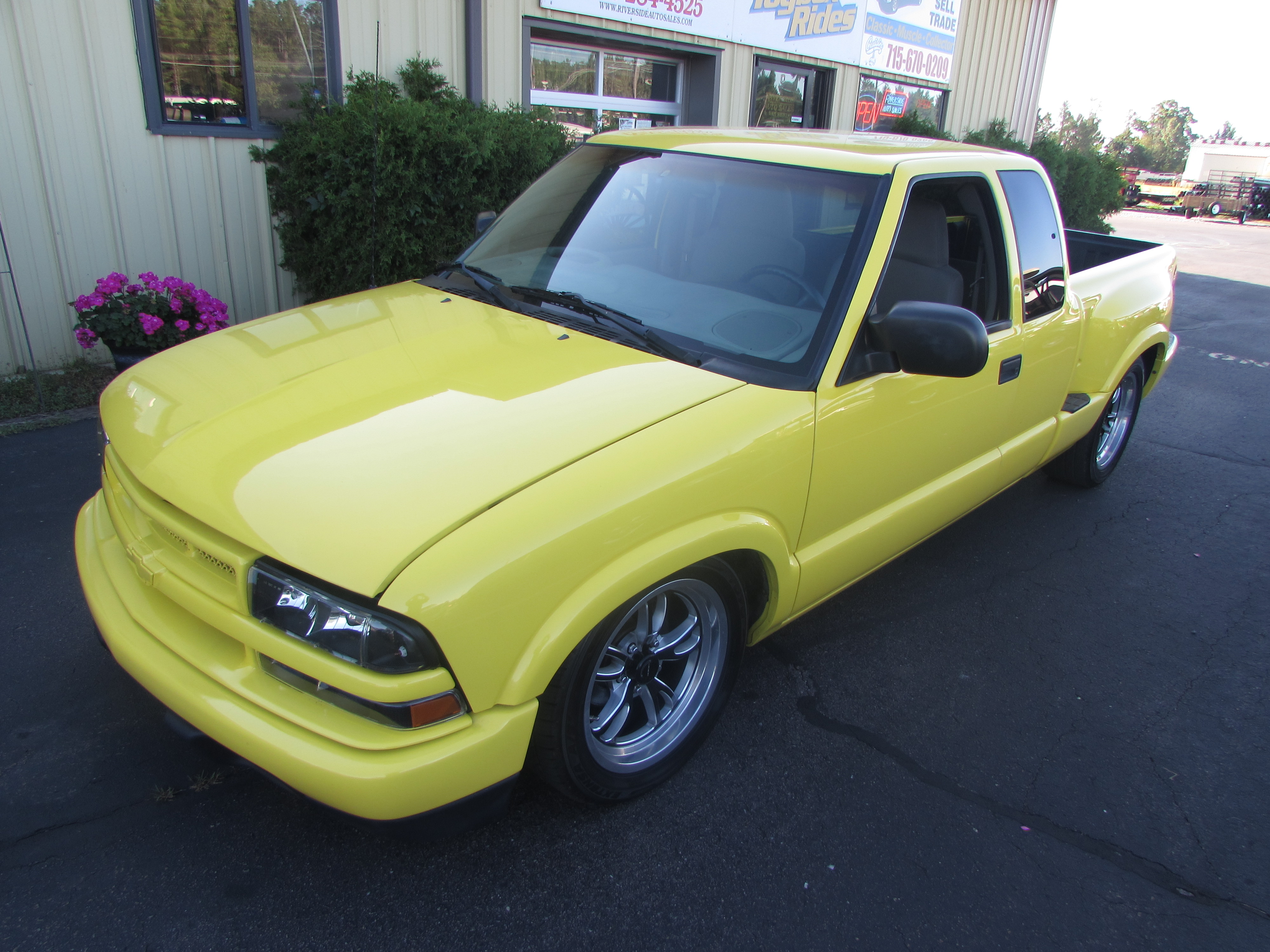 2003 Chevrolet S-10 Base