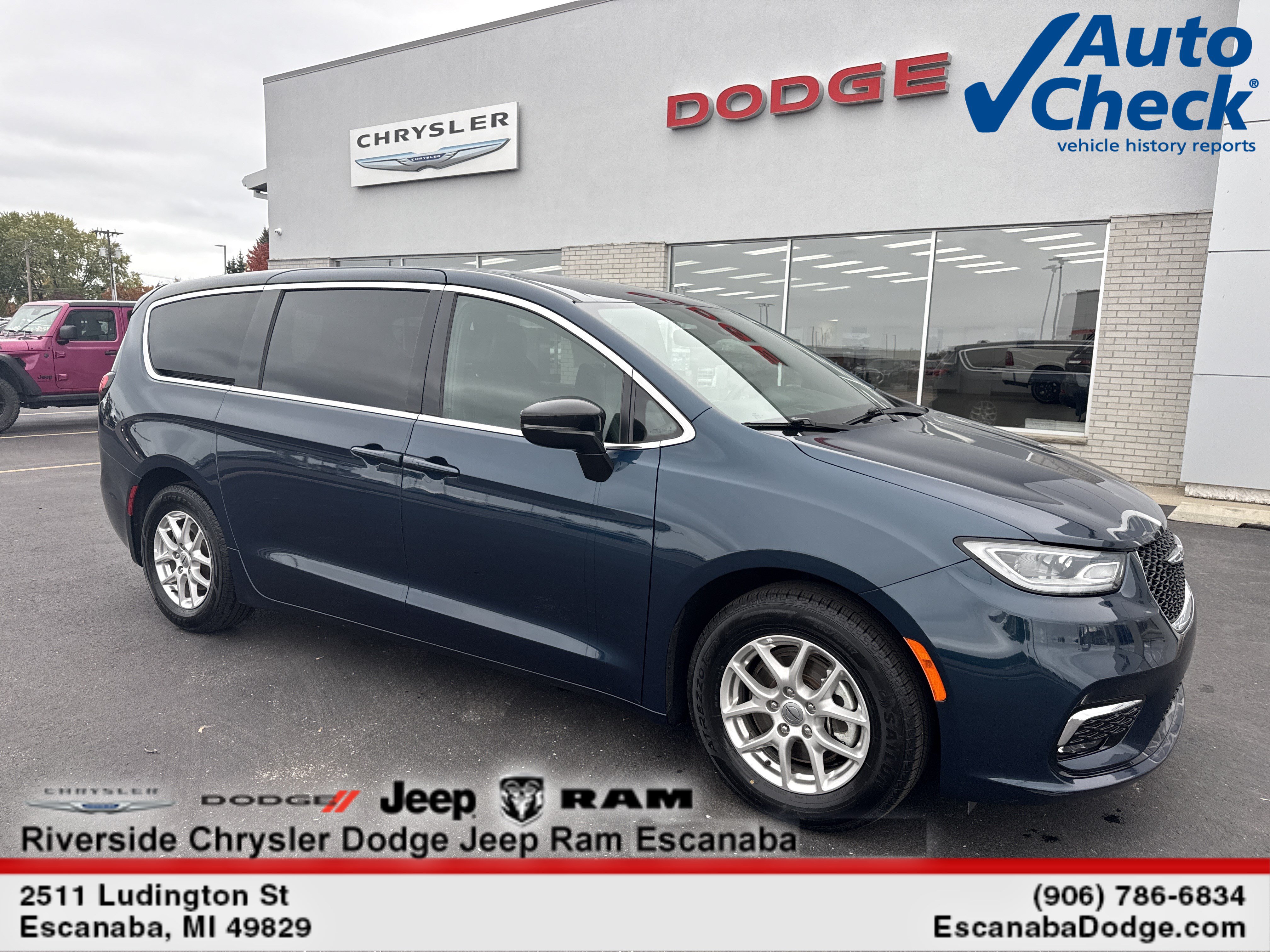 2025 Chrysler Pacifica Select