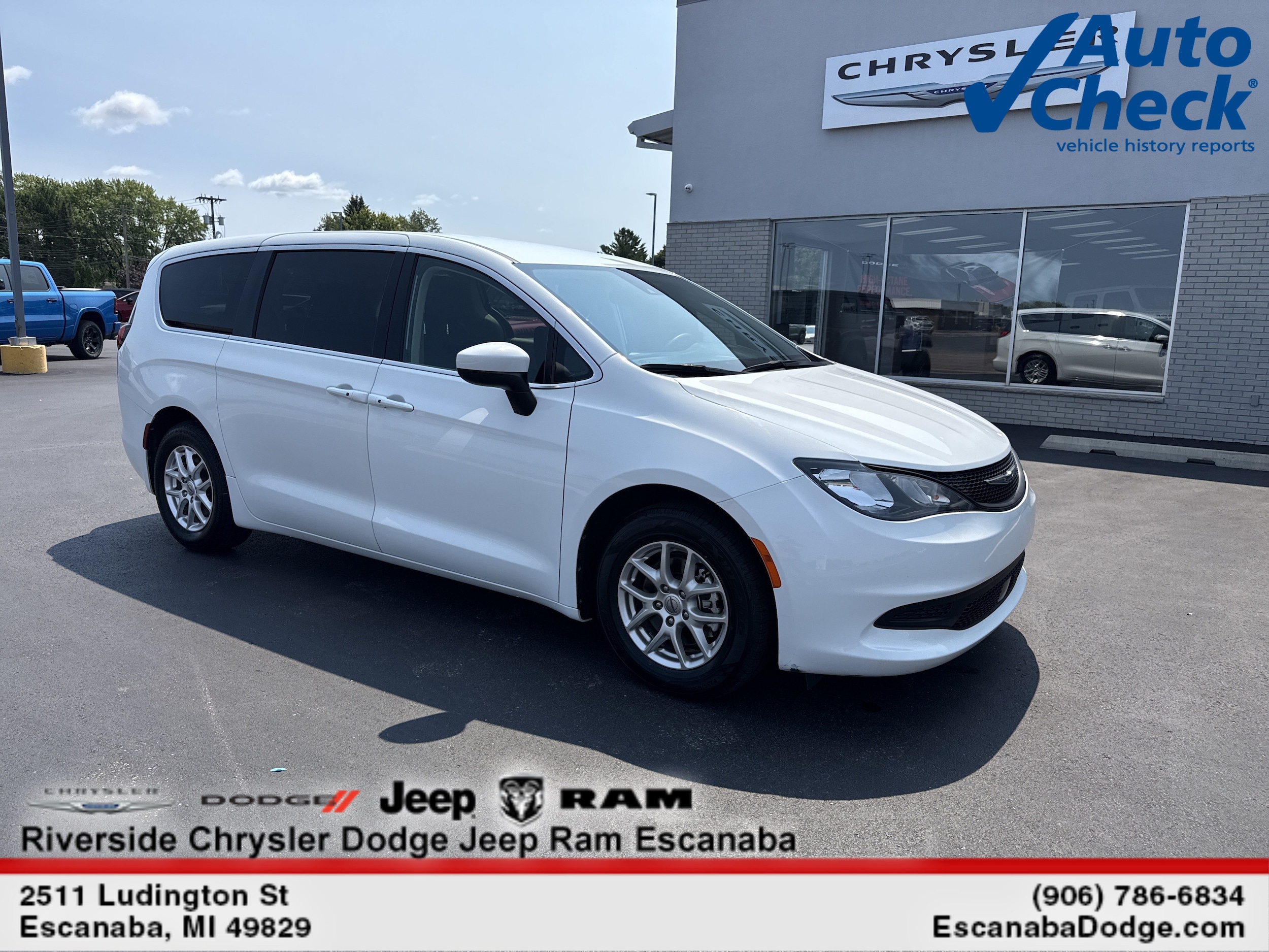 2023 Chrysler Voyager LX