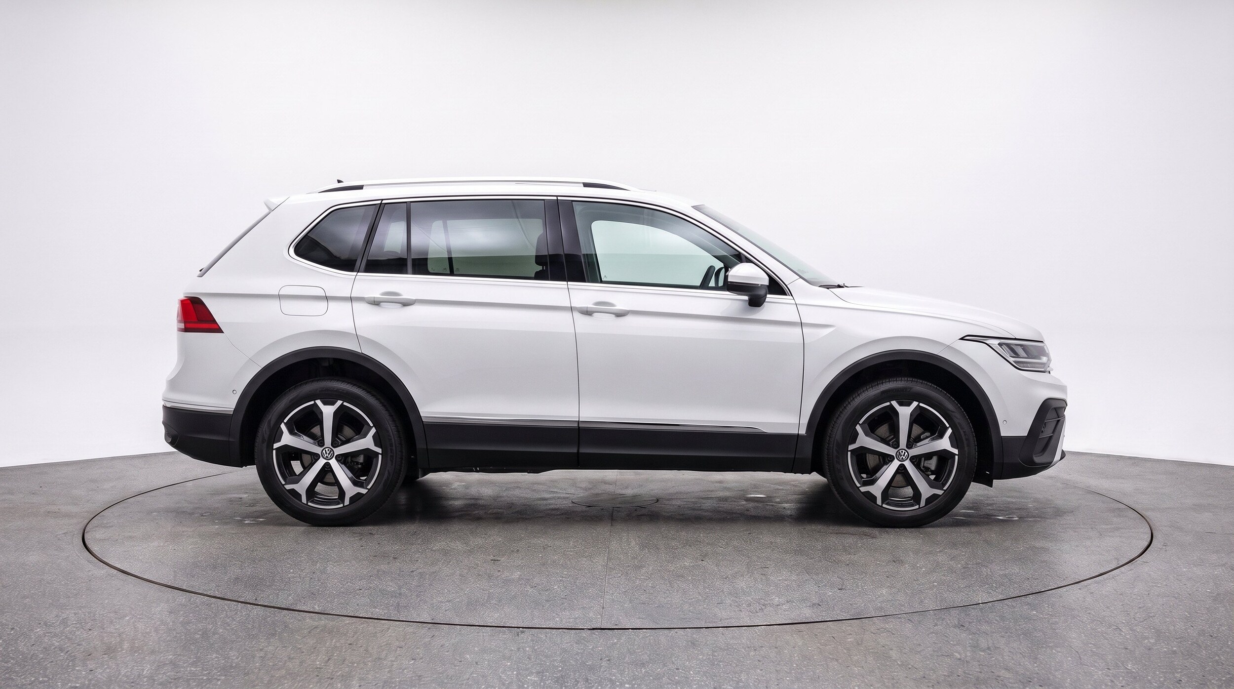 Thumbnail: 2026 Volkswagen Tiguan - 10