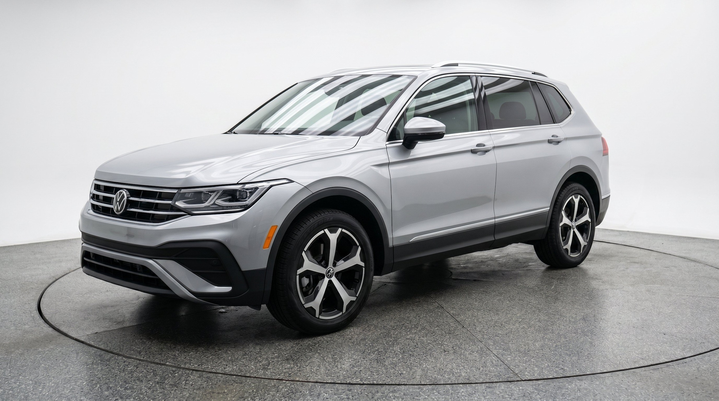 Thumbnail: 2026 Volkswagen Tiguan - 3
