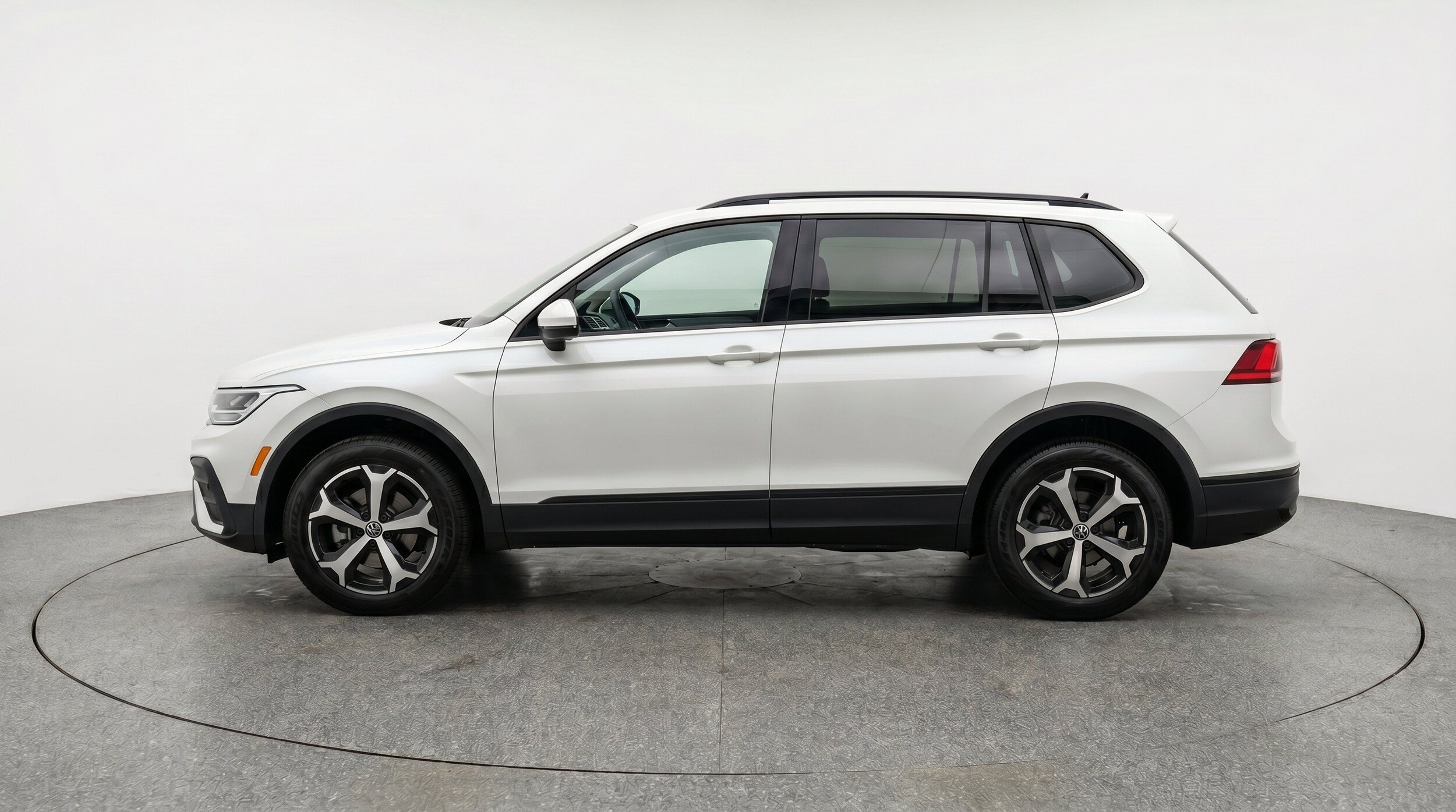 Thumbnail: 2026 Volkswagen Tiguan - 5