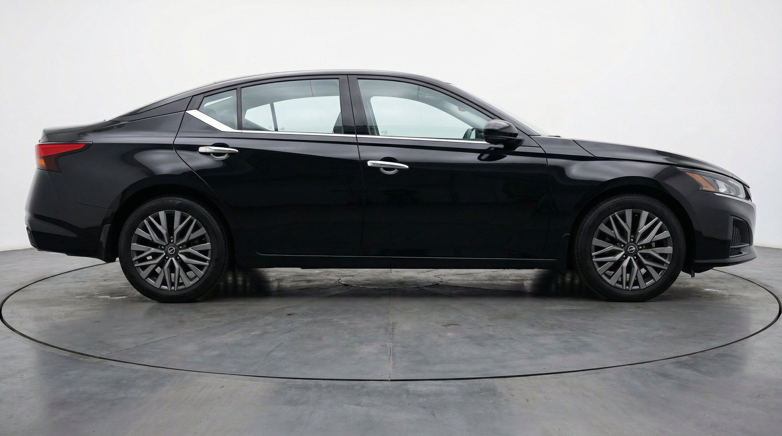 Thumbnail: 2025 Nissan Altima - 10