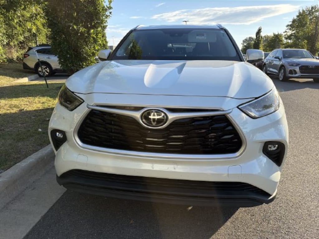 Used 2021 Toyota Highlander XLE SUV
