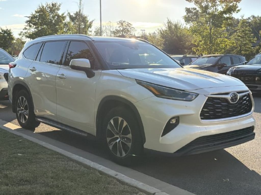 Used 2021 Toyota Highlander XLE SUV