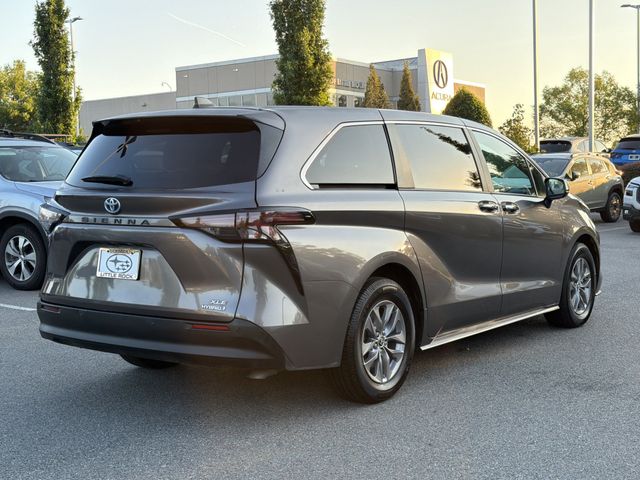 Used 2023 Toyota Sienna XLE Minivan/Van