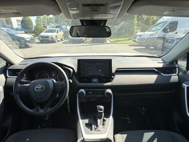 2022 Toyota RAV4 LE - Photo 19