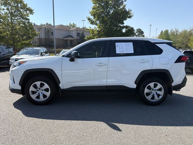 2022 Toyota RAV4 LE - Photo 6