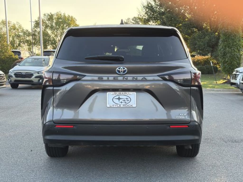 Used 2023 Toyota Sienna XLE Minivan/Van