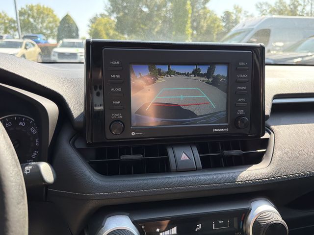 2022 Toyota RAV4 LE - Photo 27