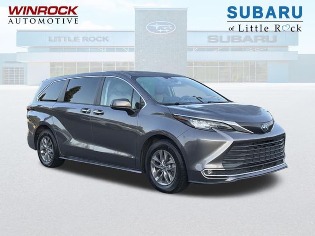 Used 2023 Toyota Sienna XLE Minivan/Van