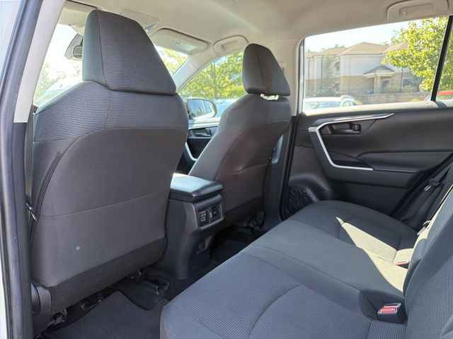 2022 Toyota RAV4 LE - Photo 12