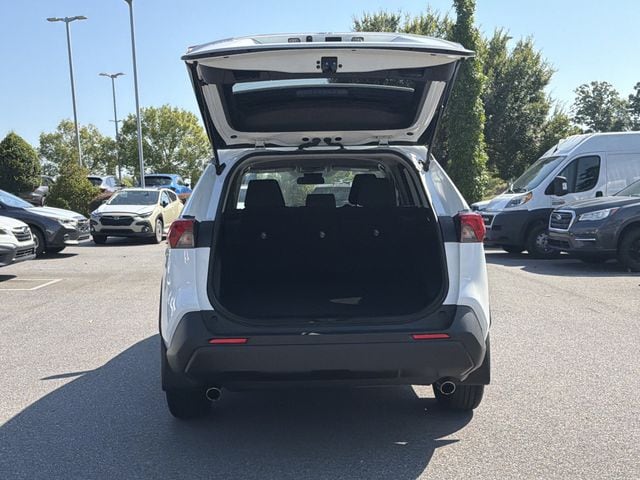 2022 Toyota RAV4 LE - Photo 14
