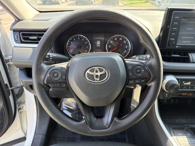 2022 Toyota RAV4 LE - Photo 23