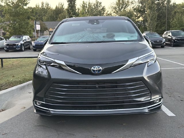 Used 2025 Toyota Sienna Platinum Minivan/Van