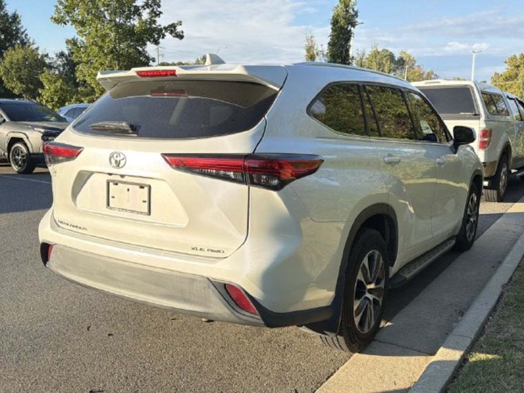 Used 2021 Toyota Highlander XLE SUV