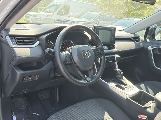 2022 Toyota RAV4 LE - Photo 10