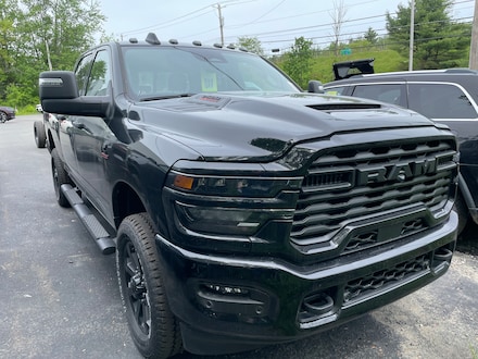 2026 Ram 2500 Black Express 4x4 Crew Cab 64 Box Pickup