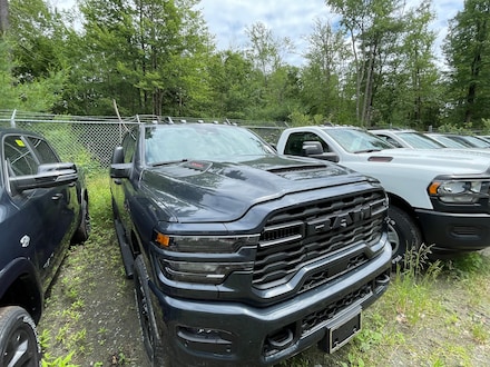 2026 Ram 2500 Black Express 4x4 Crew Cab 64 Box Pickup