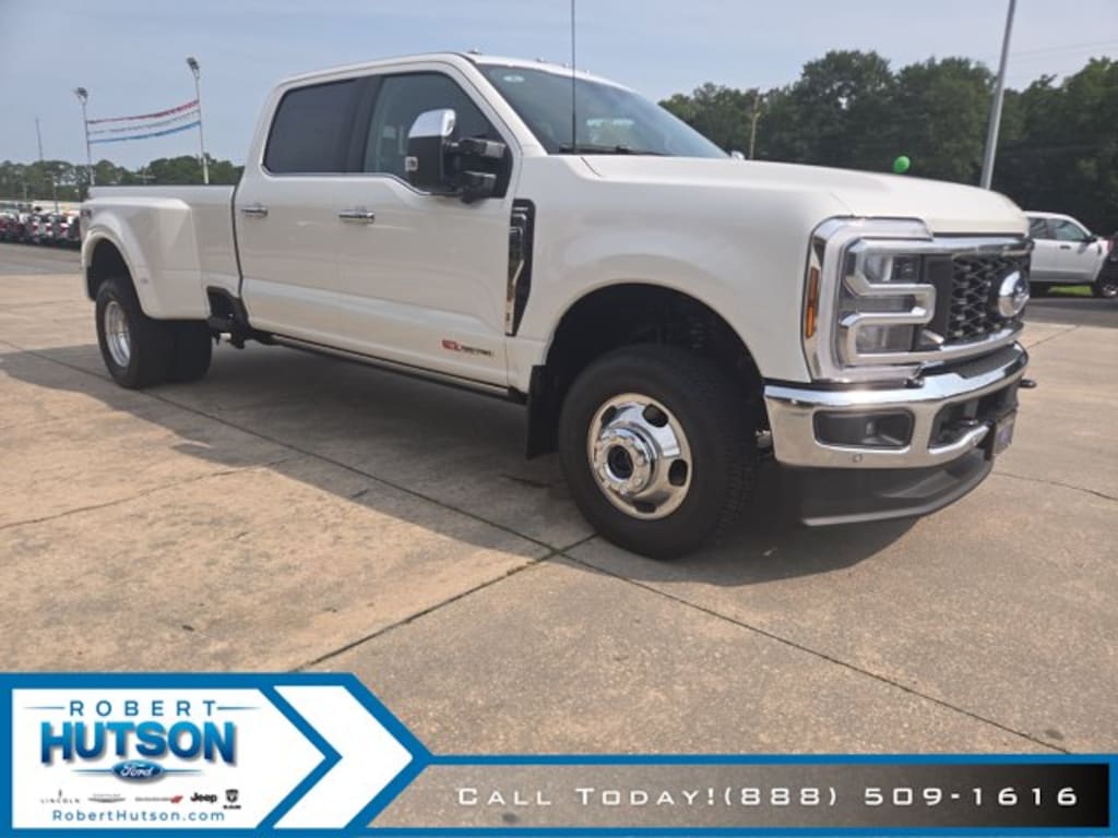 New 2026 Ford Super Duty F-350® Lariat® Truck Crew Cab