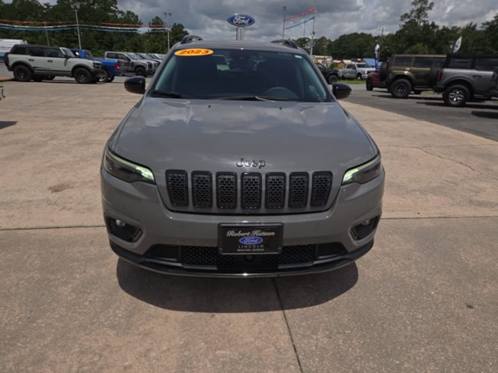 Used 2023 Jeep Cherokee Altitude Lux SUV