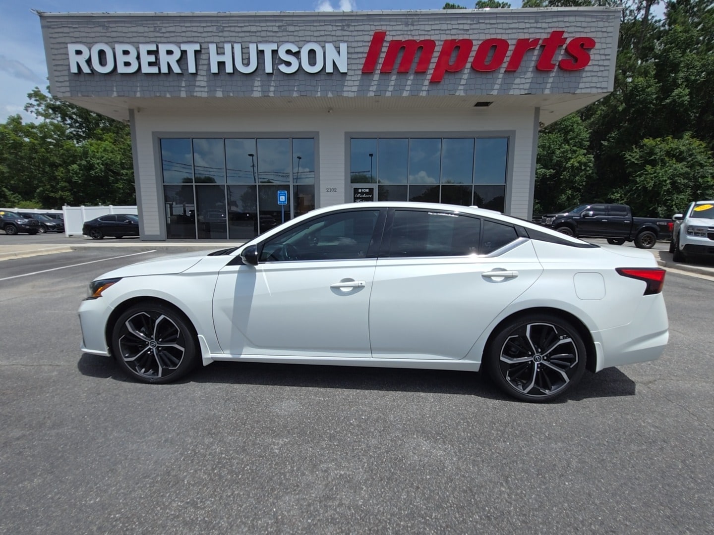 2023 Nissan Altima SR