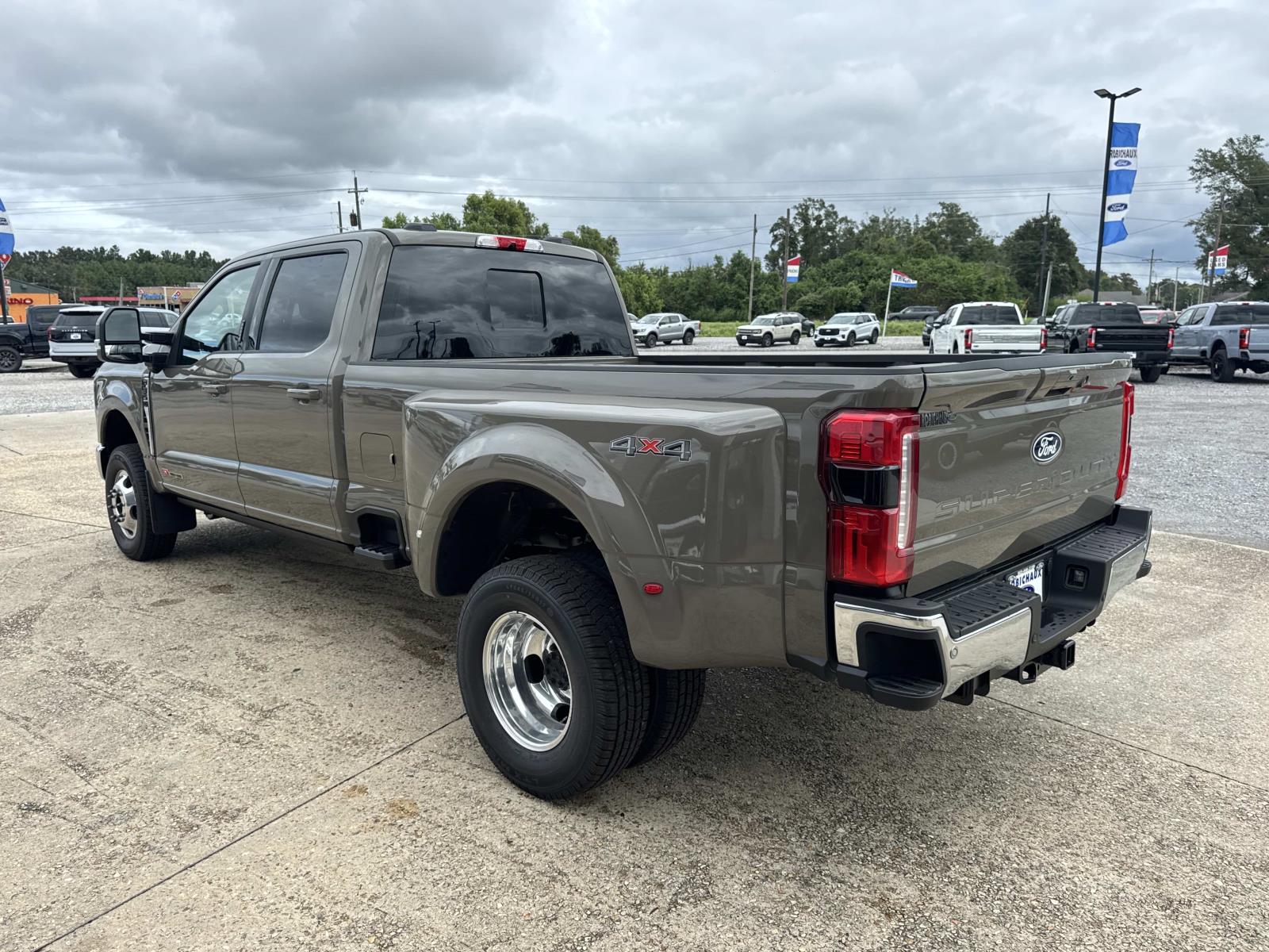 New 2027 Ford Super Duty F-350® Lariat® TRUCK