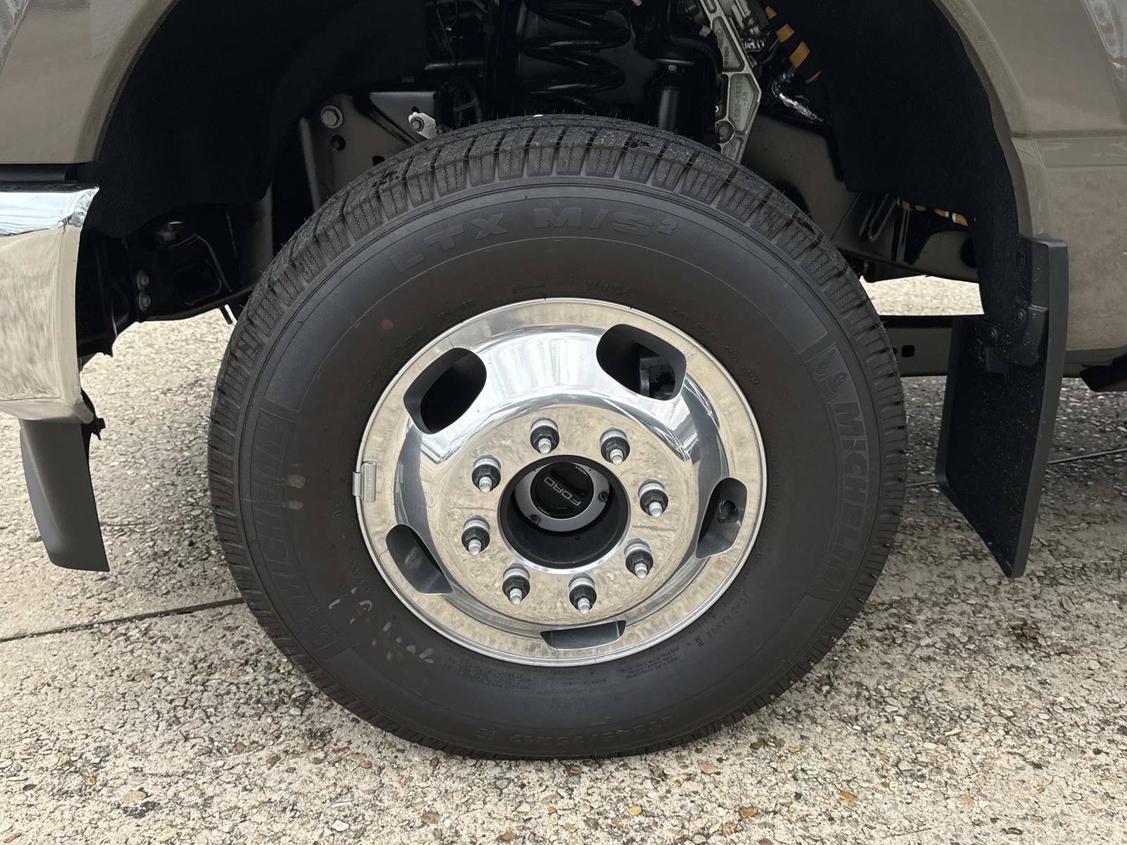 New 2027 Ford Super Duty F-350® Lariat® TRUCK