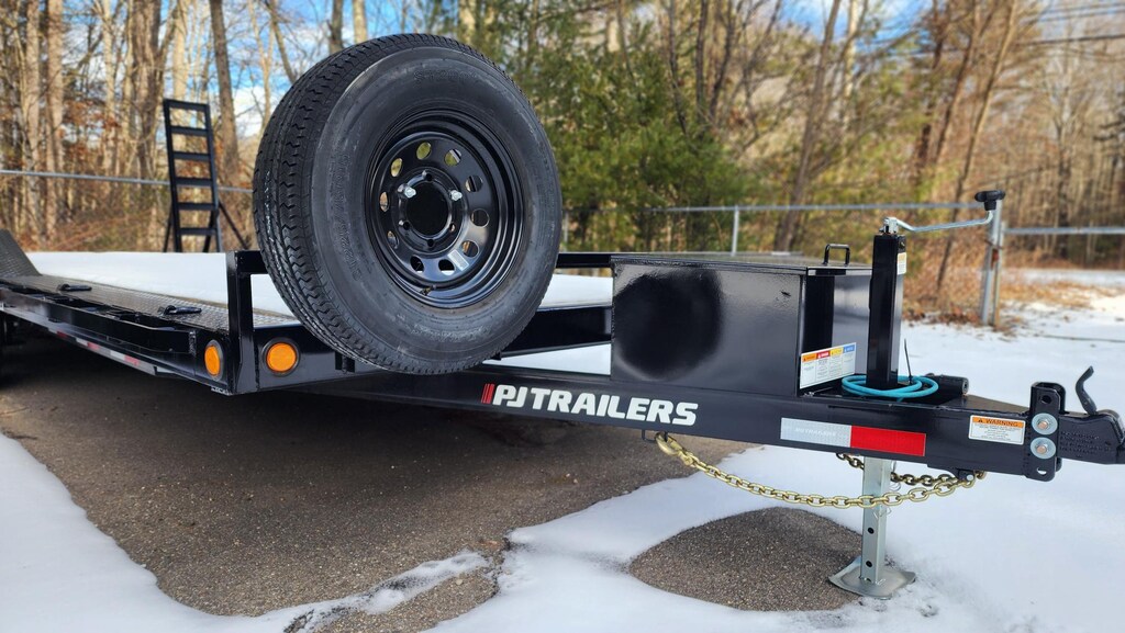 New 2025 PJ 18' Equipment 18' FLAT DECK WITH 2' DOVETAIL 20' EQUIPMENT