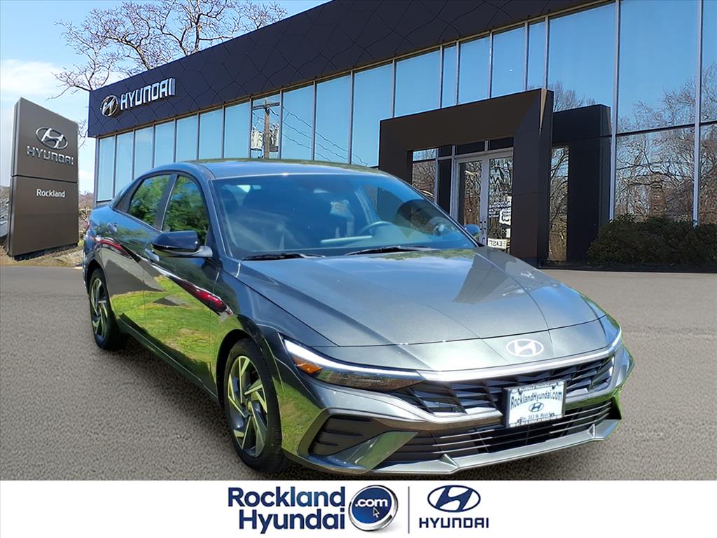 2025 Hyundai Elantra SEL - Photo 1