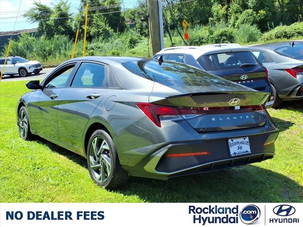 2025 Hyundai Elantra SEL - Photo 5