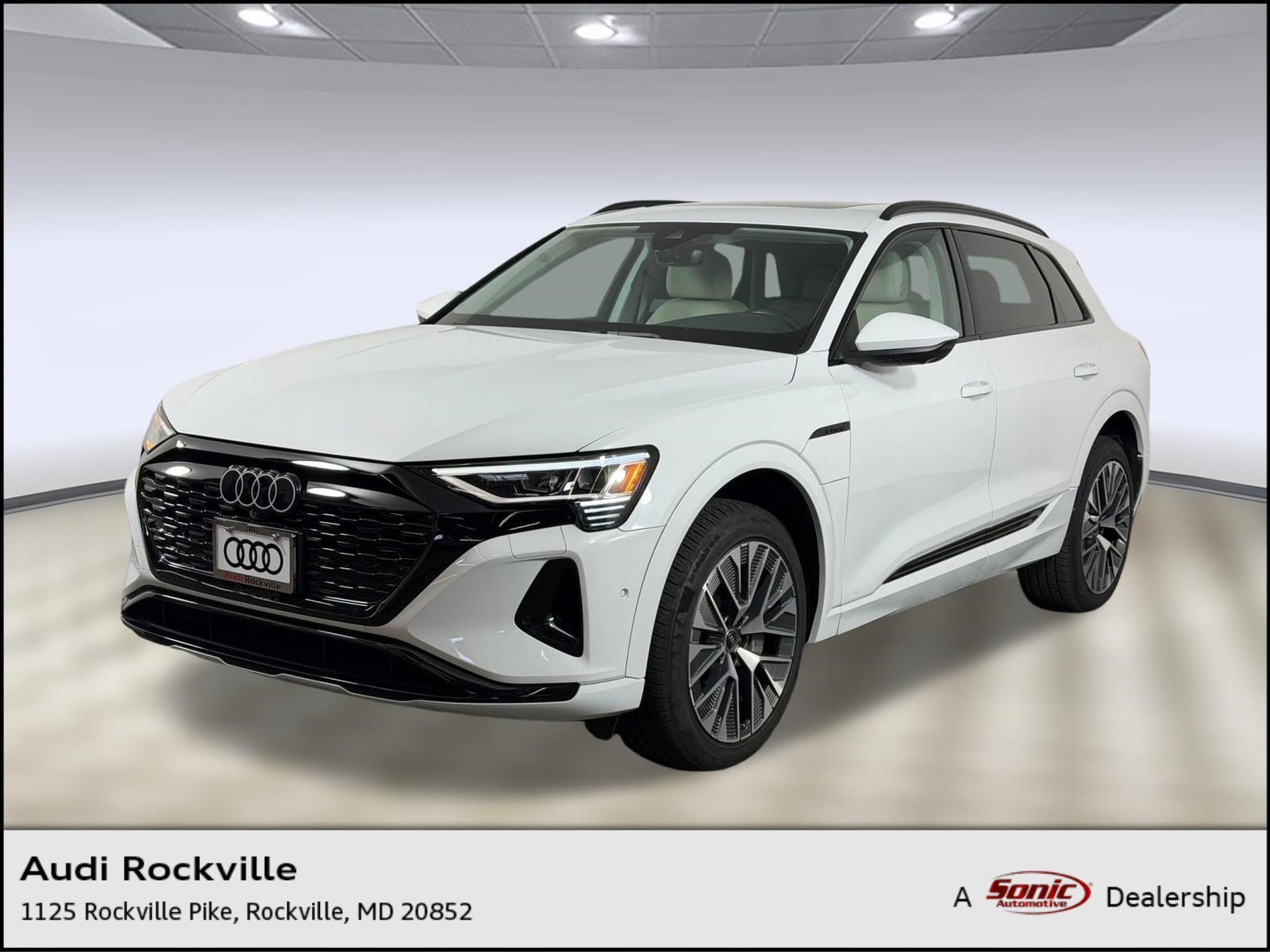  Audi Q8 e-tron
