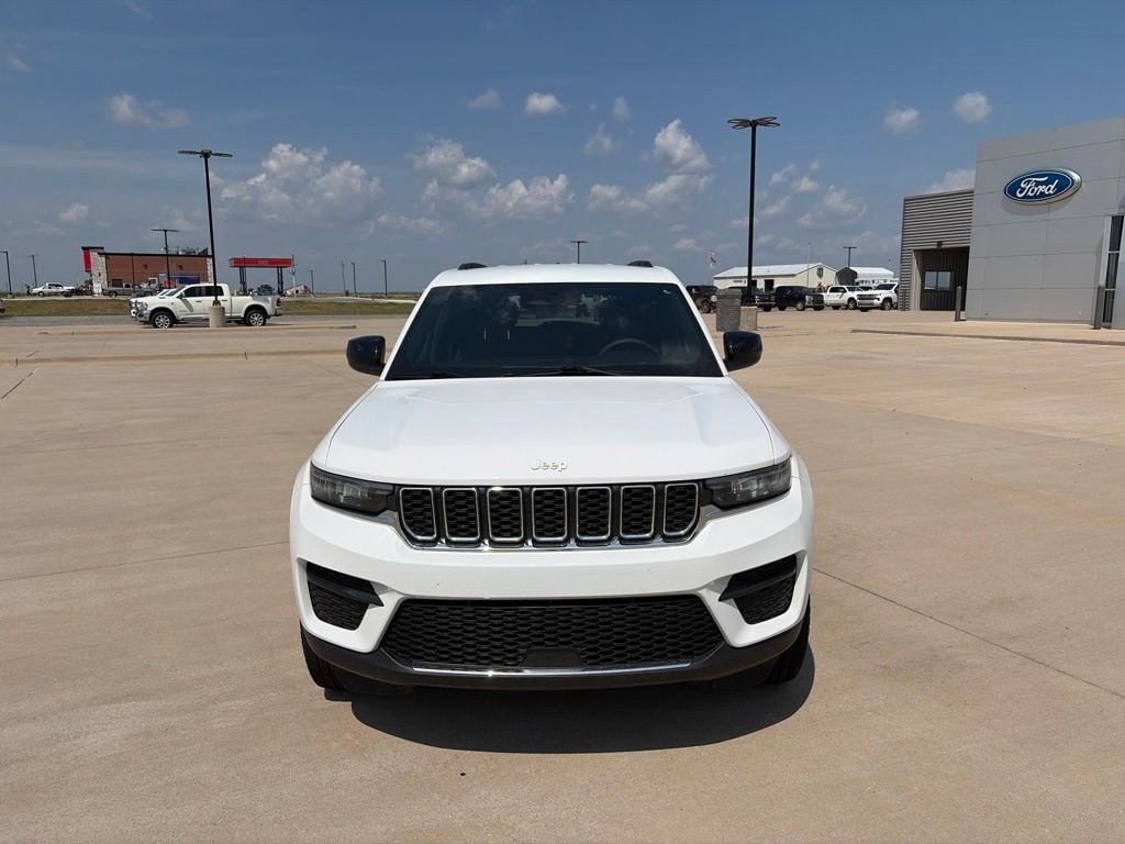 Used 2025 Jeep Grand Cherokee Laredo SUV