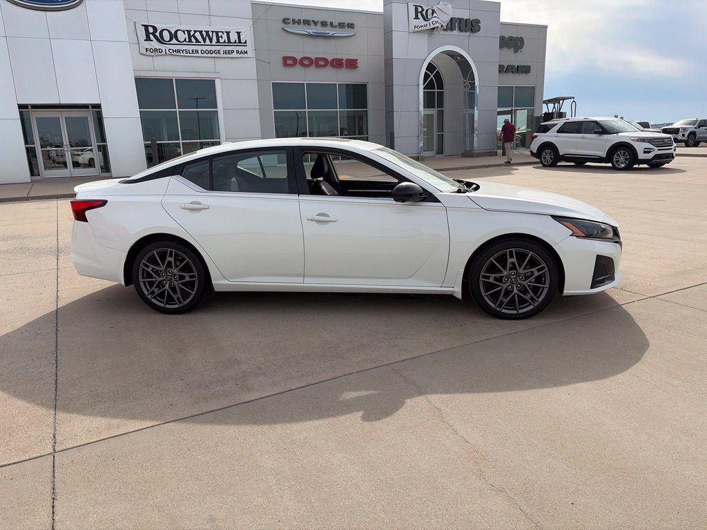 Used 2024 Nissan Altima 2.0 SR Sedan